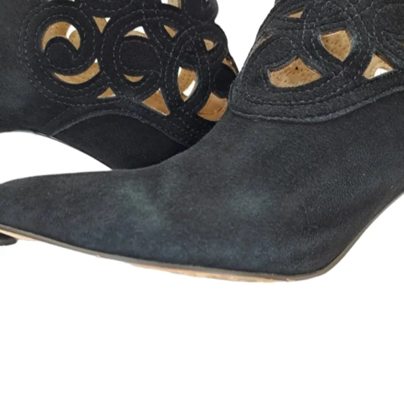 Adrienne Vittadini Nidia Women's Black Suede Leather Laser Cut Ankle Boots 7 - Picture 13 of 16